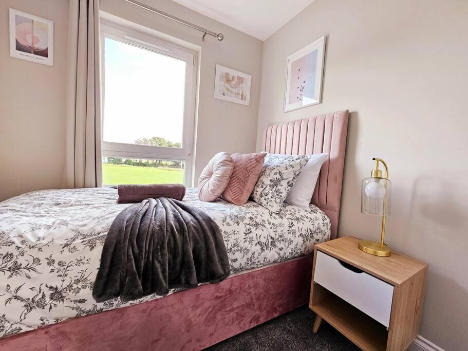 Ferienhaus Modern 5 Bedroom Townhouse With Free Parking Glasgow