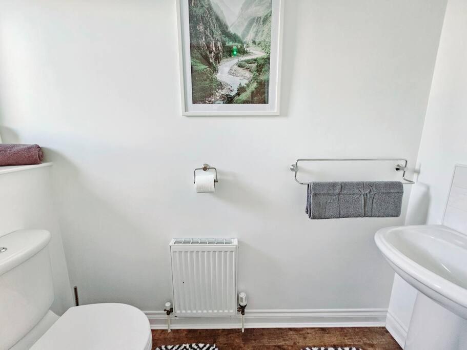 Modern 5 Bedroom Townhouse With Free Parking Ferienhaus Glasgow