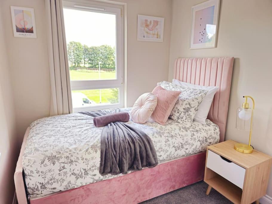 Modern 5 Bedroom Townhouse With Free Parking Ferienhaus Glasgow