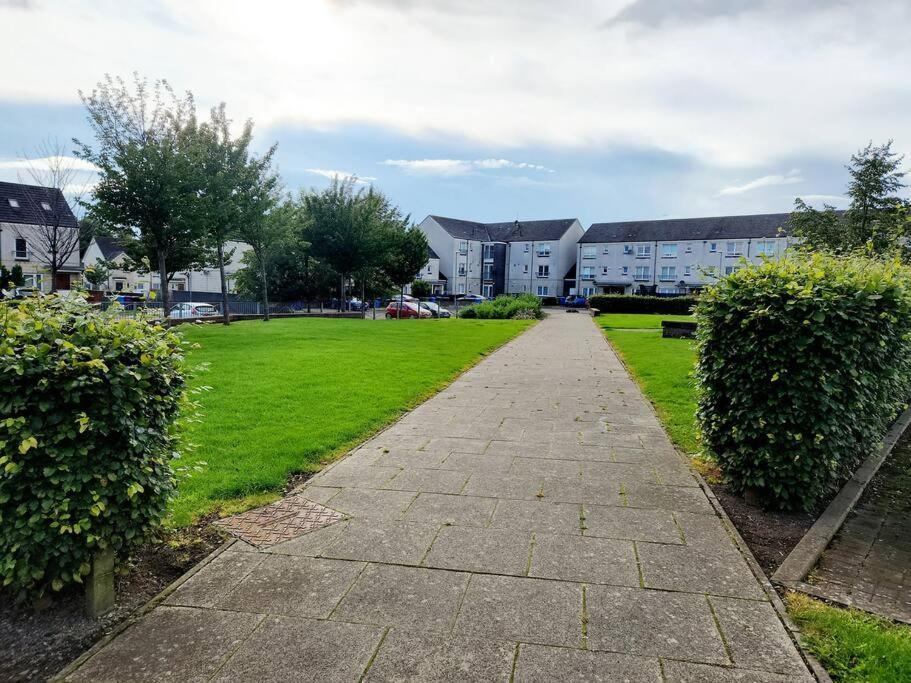Modern 5 Bedroom Townhouse With Free Parking Ferienhaus