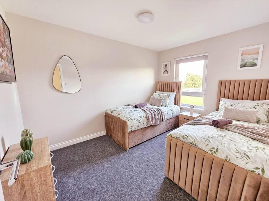 Ferienhaus Modern 5 Bedroom Townhouse With Free Parking *
