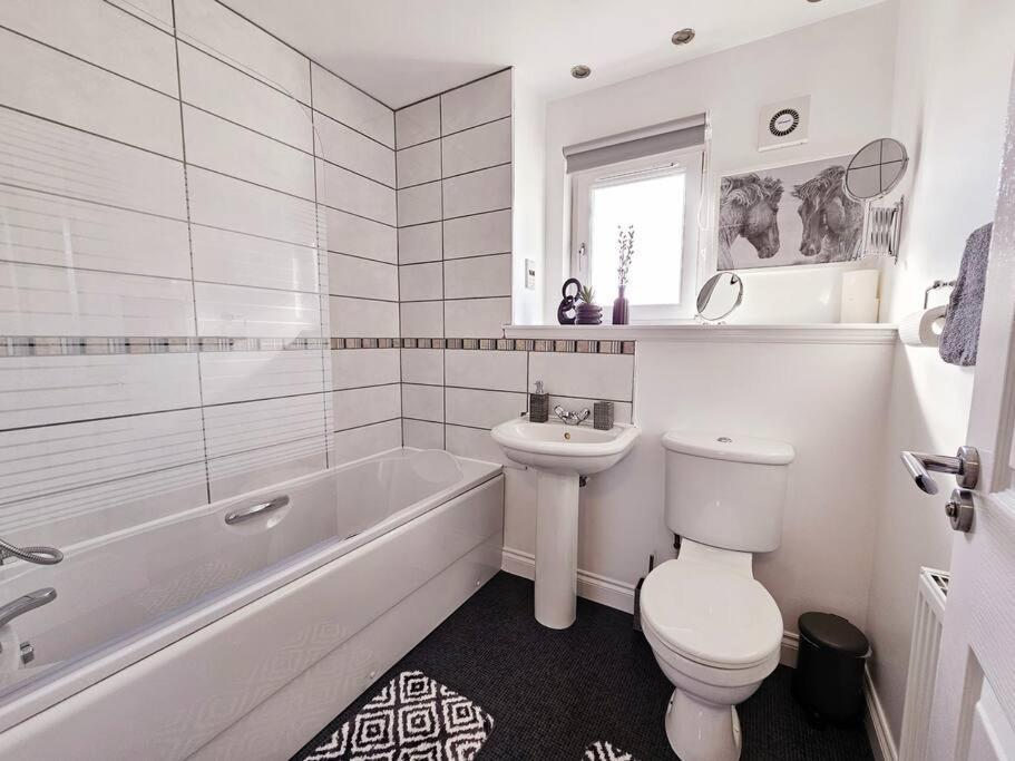 Modern 5 Bedroom Townhouse With Free Parking Ferienhaus Glasgow