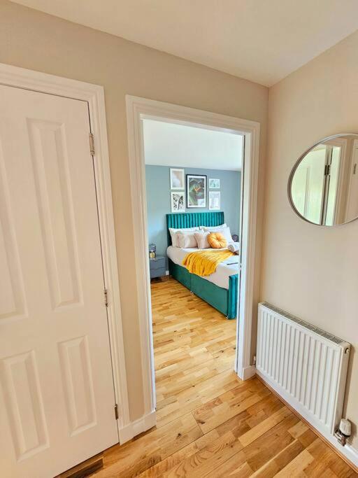 Ferienhaus Modern 5 Bedroom Townhouse With Free Parking *