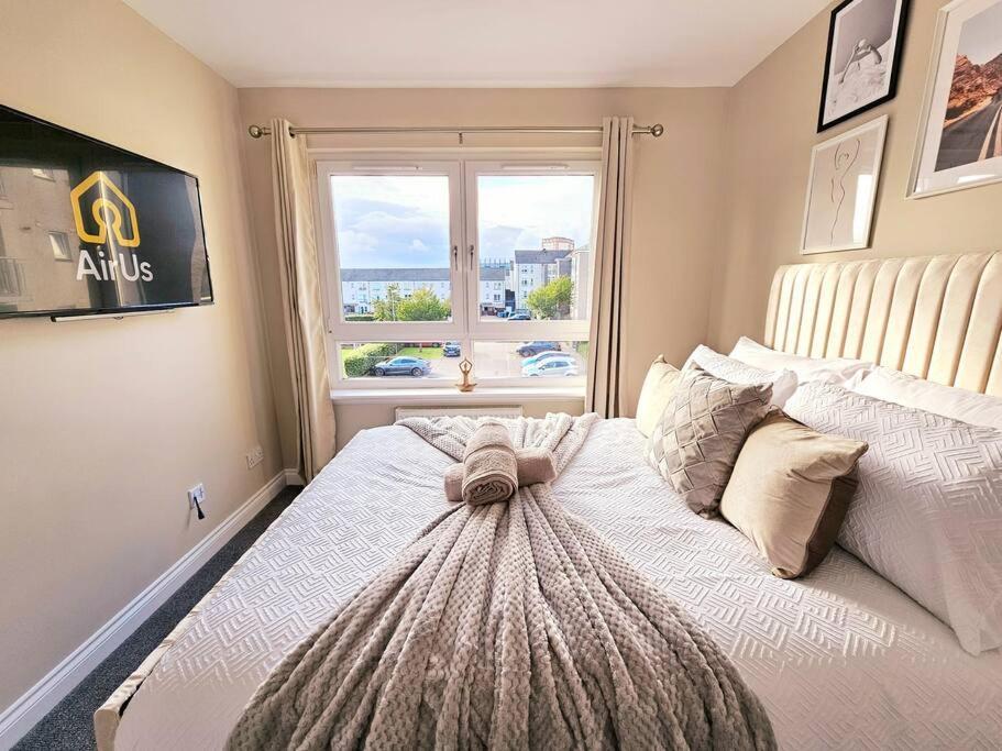 Ferienhaus Modern 5 Bedroom Townhouse With Free Parking