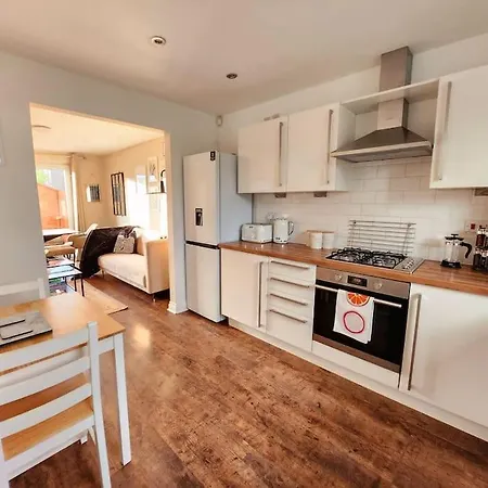 Modern 5 Bedroom Townhouse With Free Parking Glasgow Exterior photo