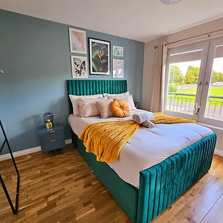 Modern 5 Bedroom Townhouse With Free Parking Glasgow Exterior photo