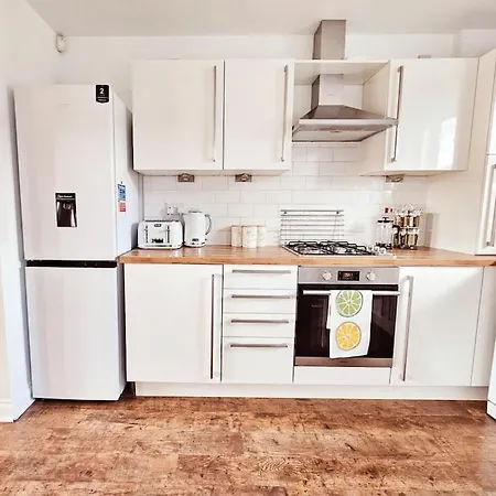 Modern 5 Bedroom Townhouse With Free Parking Glasgow Exterior photo