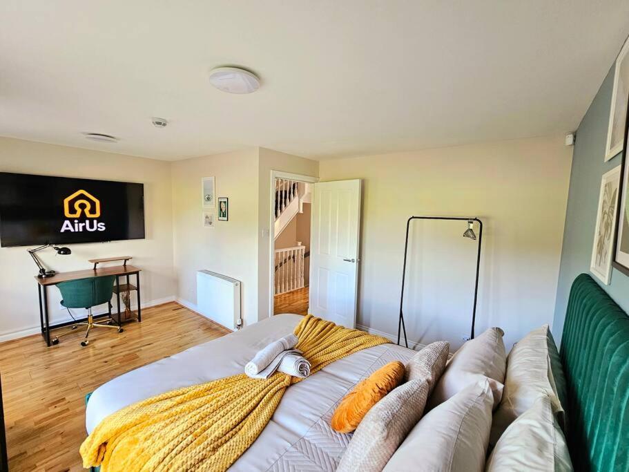 Modern 5 Bedroom Townhouse With Free Parking Casa vacanze