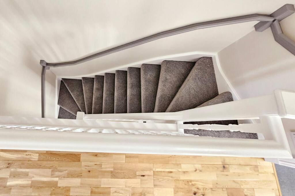 Casa vacanze Modern 5 Bedroom Townhouse With Free Parking