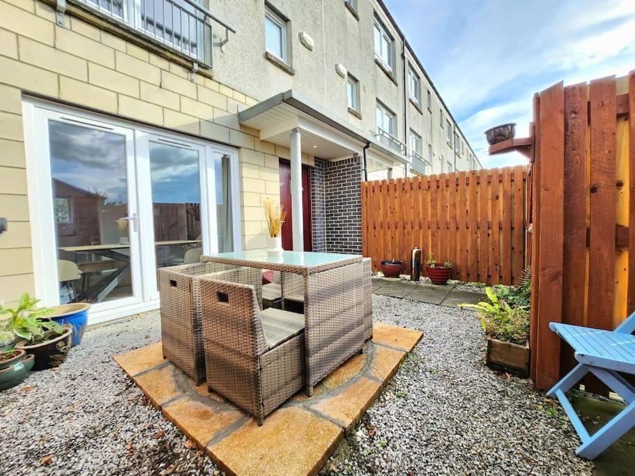 Modern 5 Bedroom Townhouse With Free Parking Casa vacanze